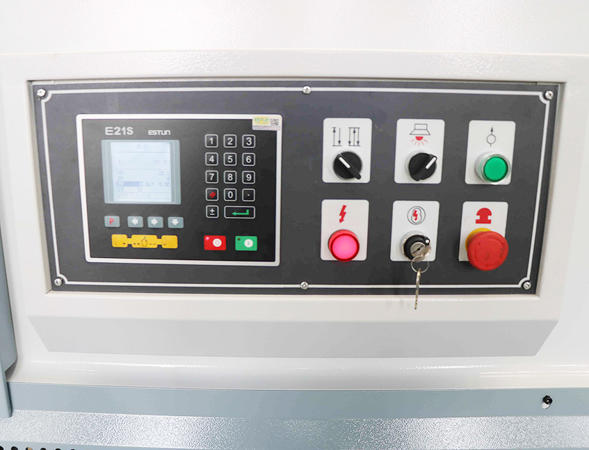 QC12Y-4x1300 Swing Beam Shearing Machine