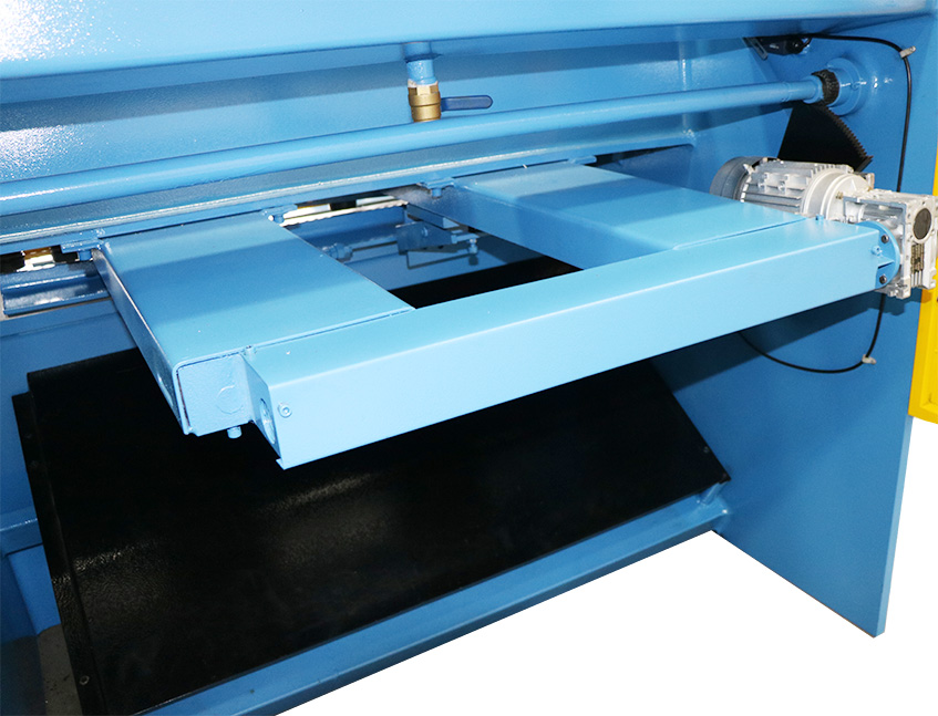 QC12Y-4x1300 Swing Beam Shearing Machine