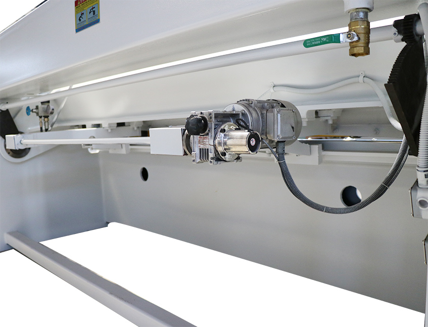 QC12Y-4x2500 hydraulic swing beam shearing machine