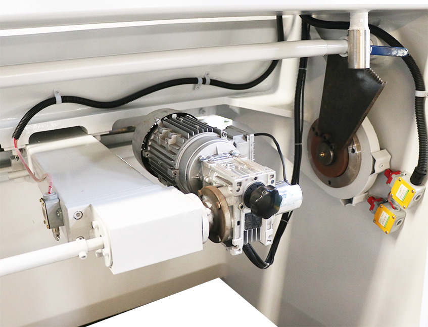 QC12Y-6x3200 hydraulic swing beam shearing machine