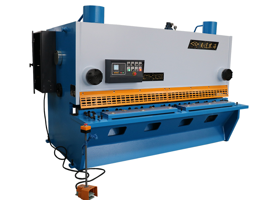 QC11Y-10x2500 Hydraulic Guillotine Shearing Machine