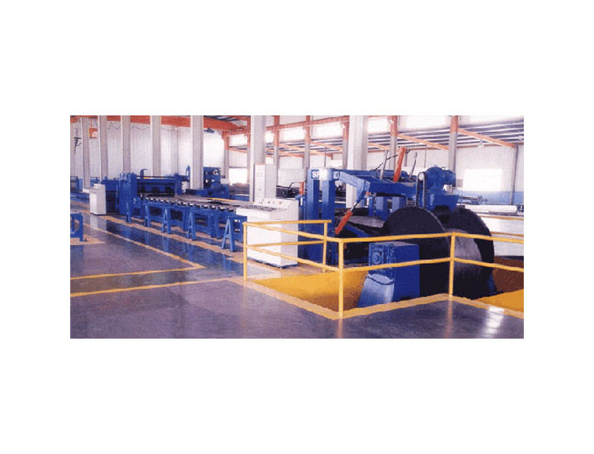 Uncoiling and leveling machine