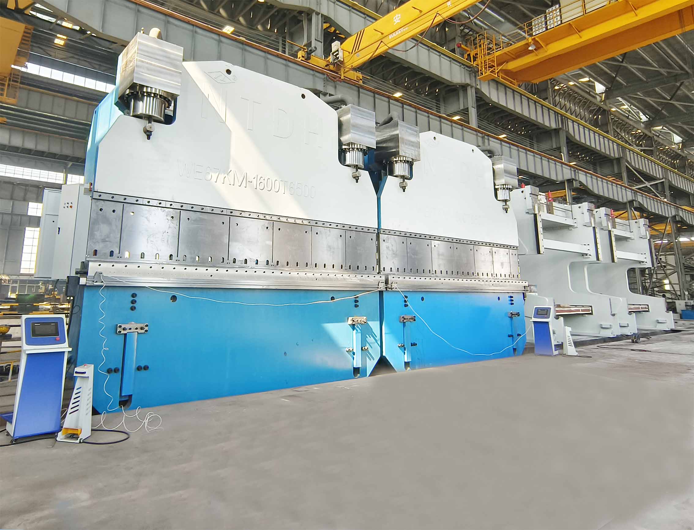 2xWE67KM-1600T6500 CNC press brake in tandem