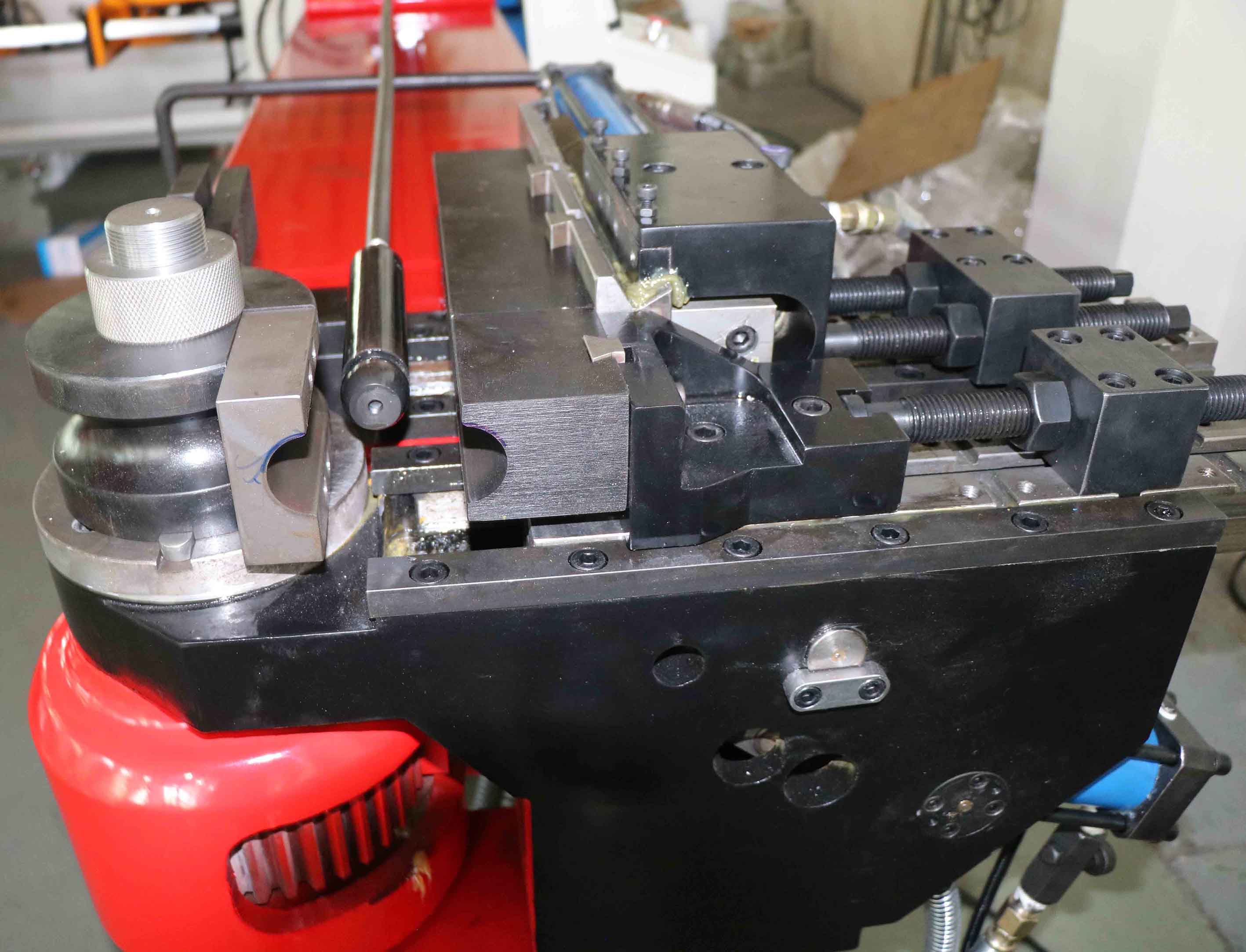 pipe bending machine
